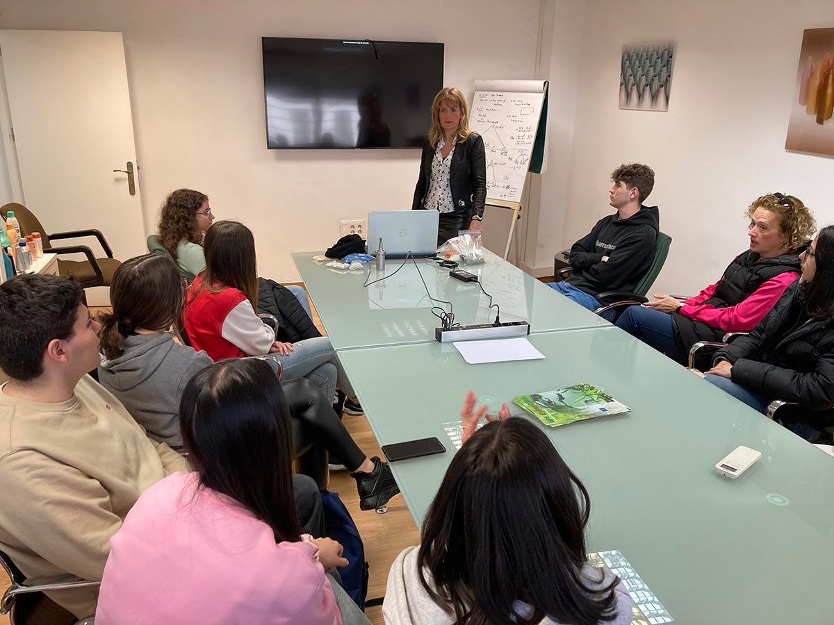 Alumnos del IES Juan Carlos I participan junto a Enplast en el Programa Empresa Familiar en las Aulas