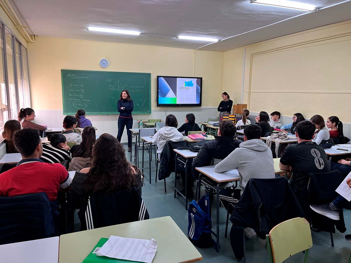 Alumnos de 1º de Bachillerato participan junto a Grupo Altosa en el Programa Empresa Familiar en las Aulas