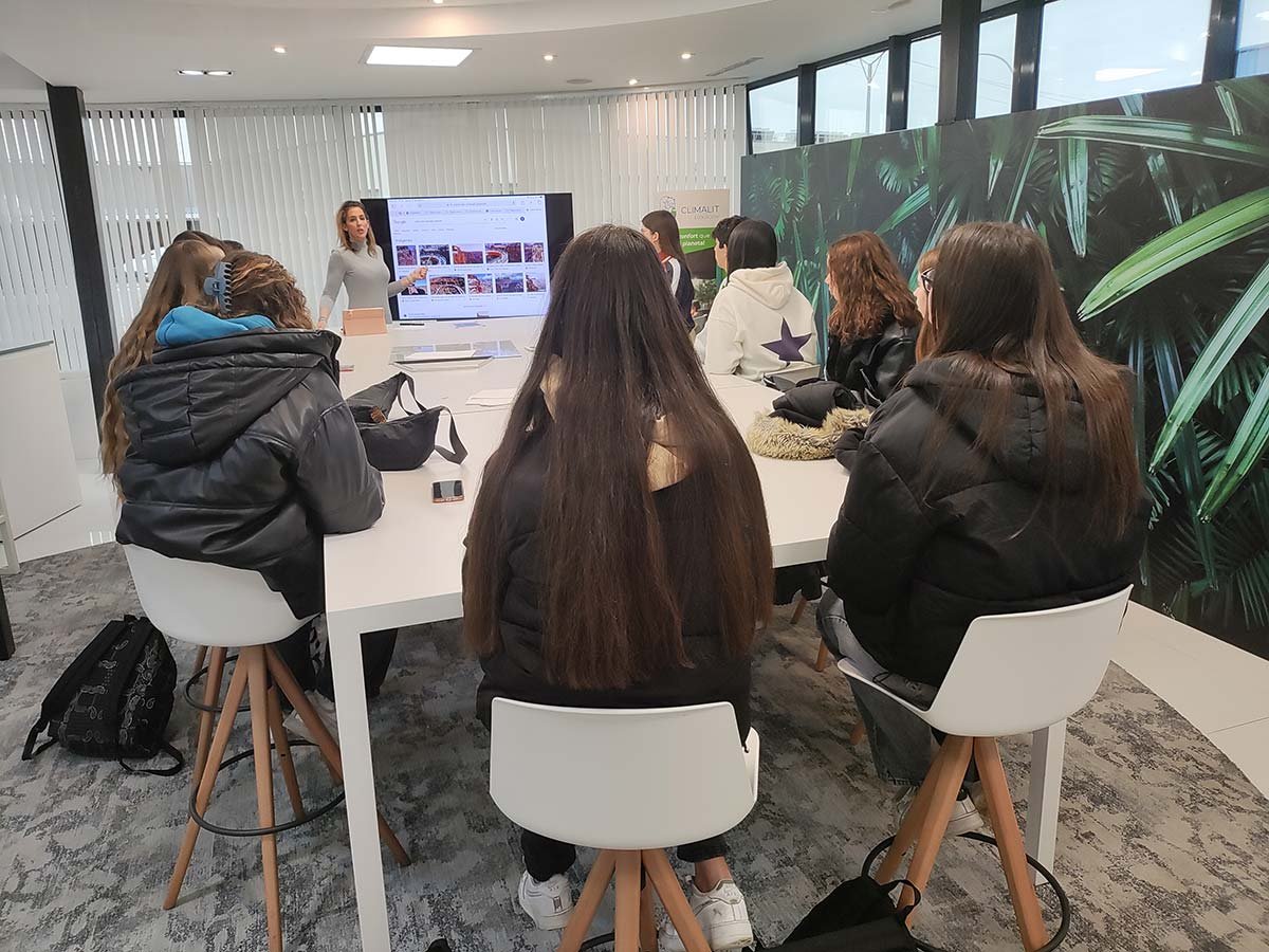 Estudiantes de FP visitan Ramos Industria del Vidrio