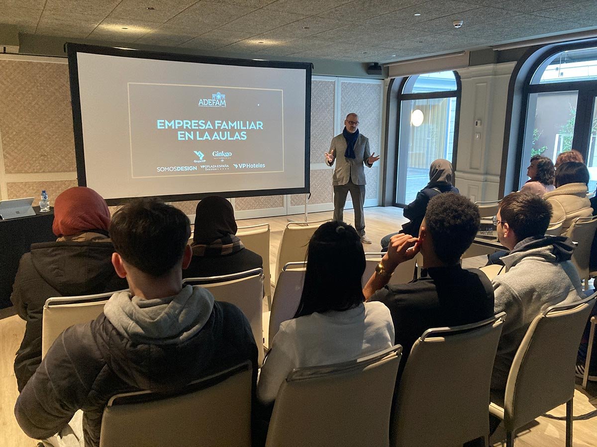 IES Vallecas Magerit visita el Grupo VP Hoteles dentro del programa Empresa Familiar en las Aulas de ADEFAM