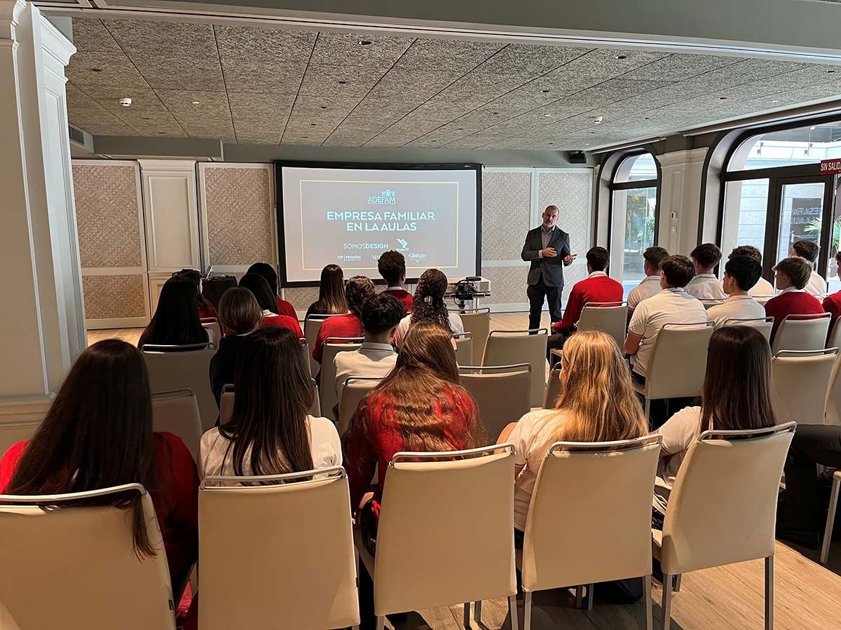 Más de 50 alumnos del Colegio Educare Montesclaros visita el hotel VP Madroño dentro del programa Empresa Familiar en las Aulas