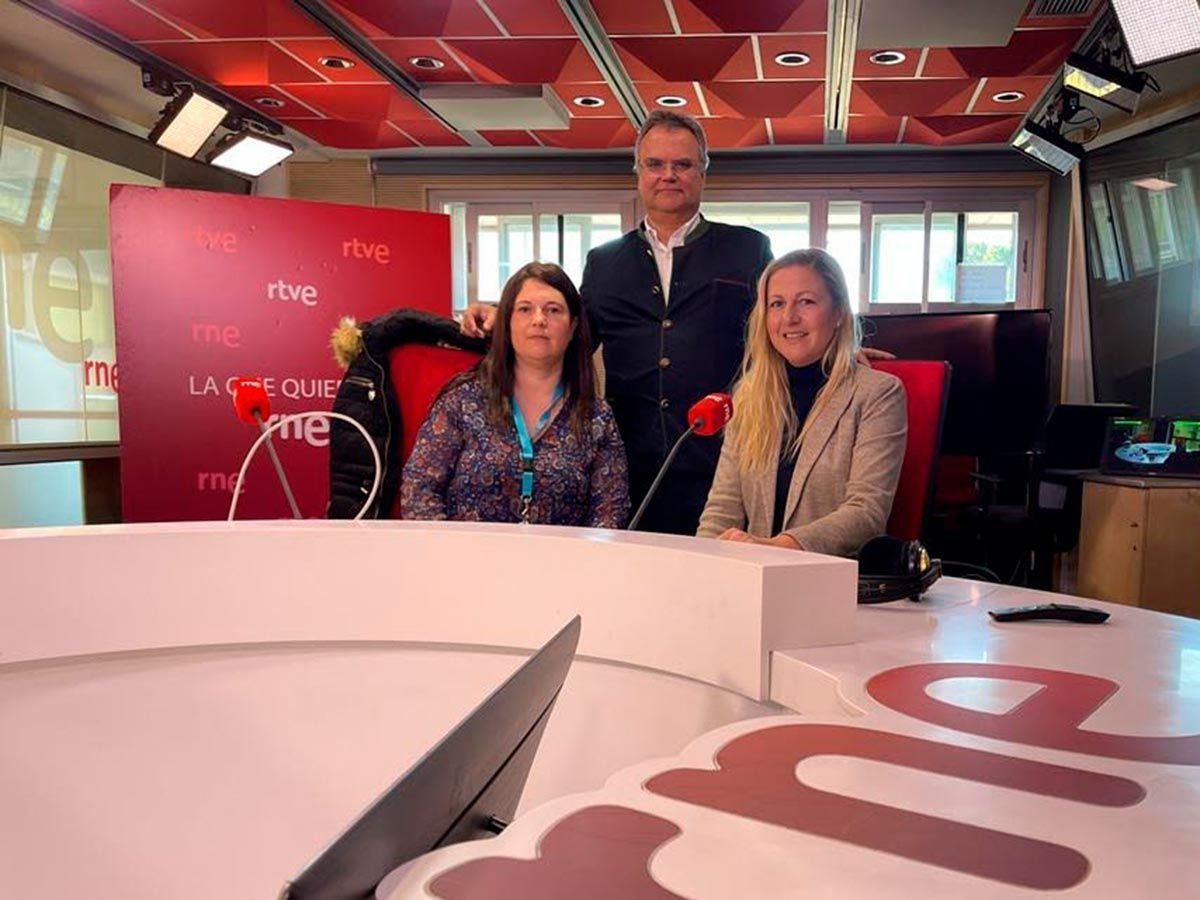 RNE-se-hace-eco-del-programa-La-Empresa-Familiar-en-las-Aulas