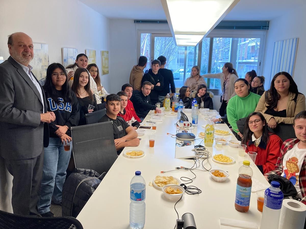Alumnos del IES Clara del Rey visitan la sede de Audalia con el Programa Empresa Familiar en las Aulas